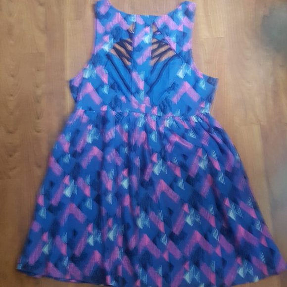 Women's Sleeveless Summer Dress -Small - Picture 3 of 13